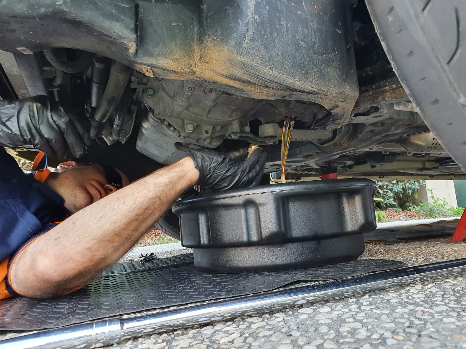 how to change oil in car